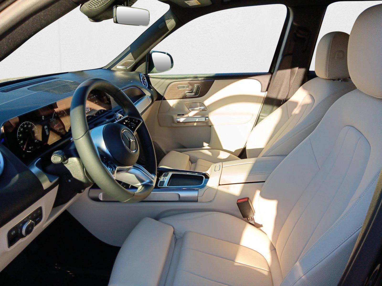 2025 Mercedes Benz GLB 250 4MATIC photo 4