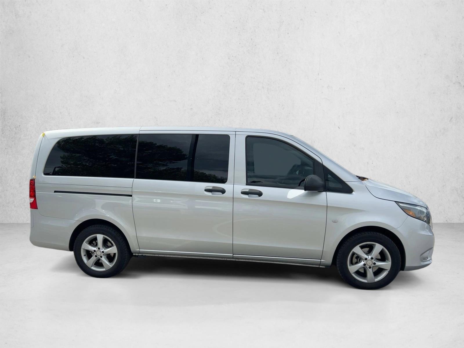 2016 Mercedes Benz Metris Passenger Van photo 4
