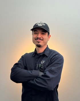 Staff member Giovanni Castro from ID_15ed5d990bfb