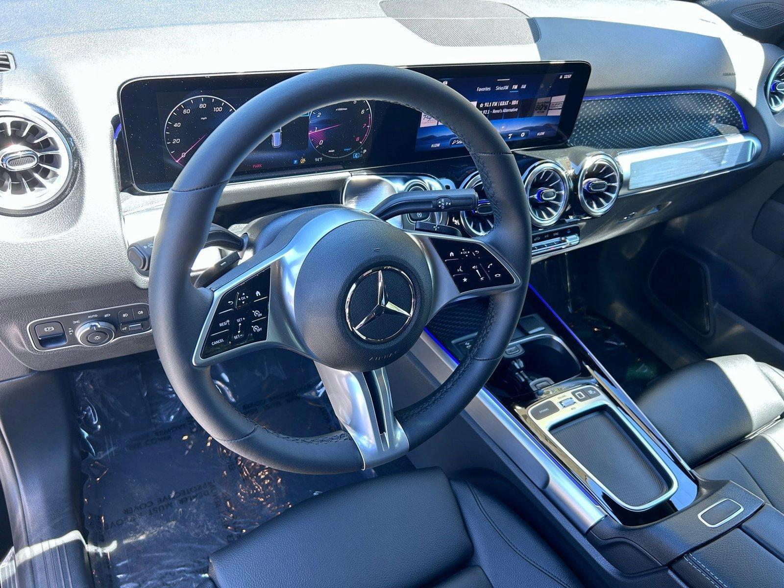 2025 Mercedes Benz GLB 250 4MATIC photo 2