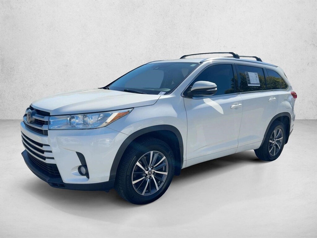 Used 2017 Toyota Highlander XLE V6 SUV