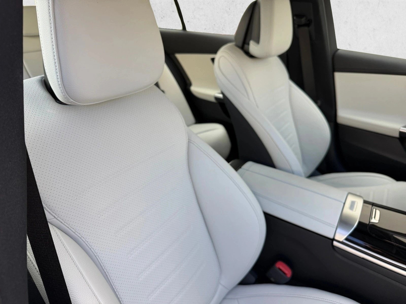 2026 Mercedes-Benz C-Class Sedan C 300 - Photo 25