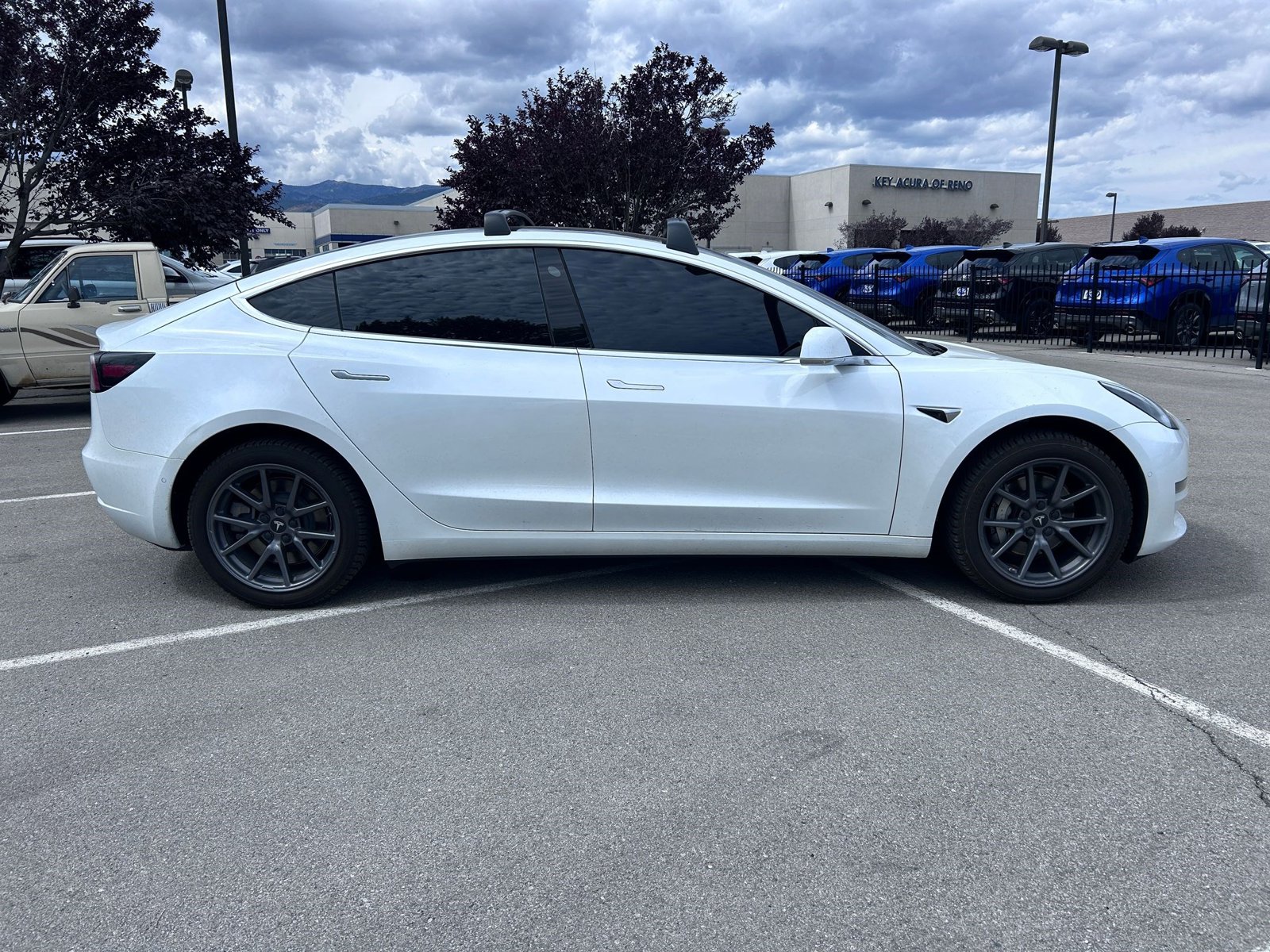 2020 Tesla Model 3 Standard Range Plus photo 4