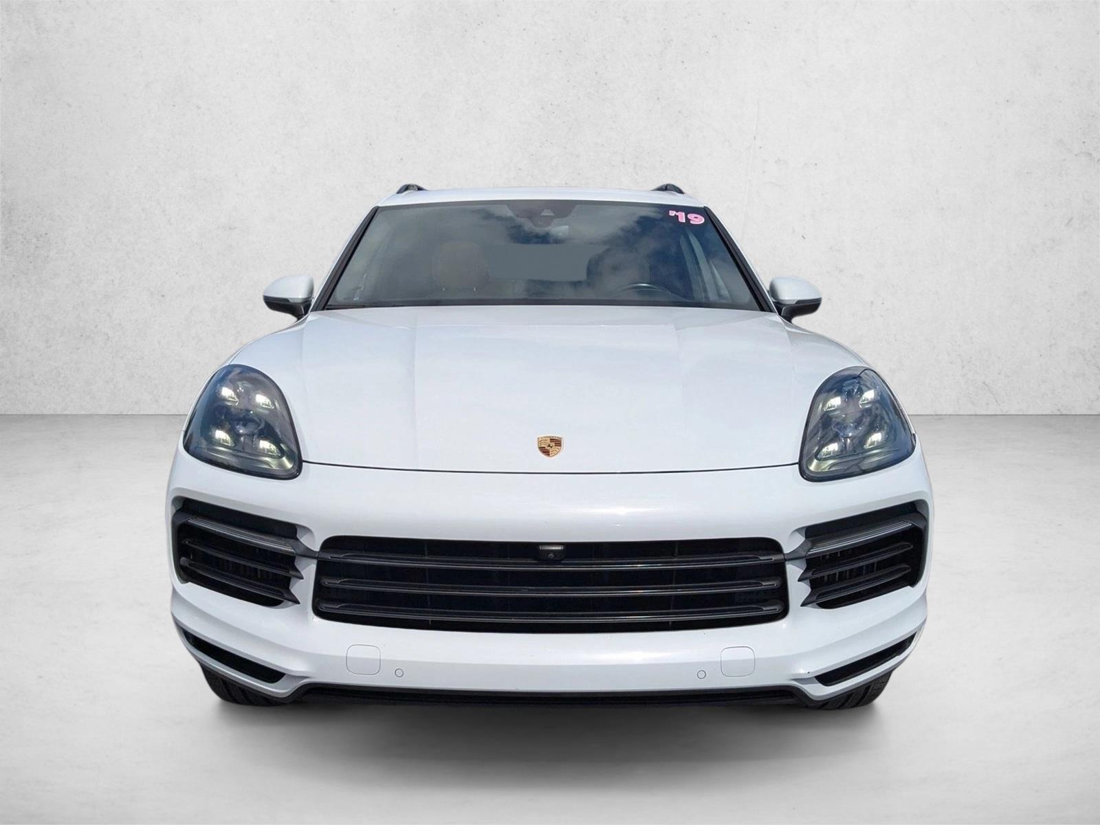 2019 Porsche Cayenne S photo 2