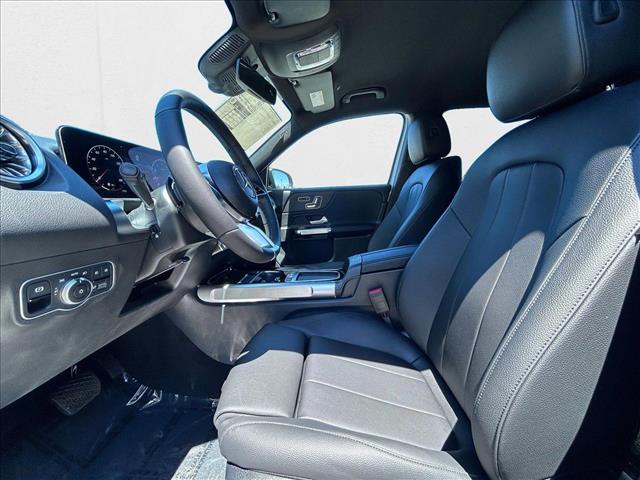 2025 Mercedes Benz GLB 250 4MATIC photo 4
