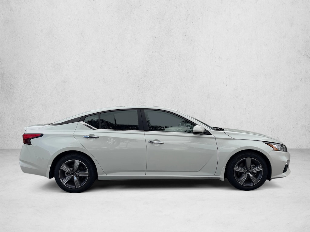 Used 2022 Nissan Altima 2.5 SV Sedan