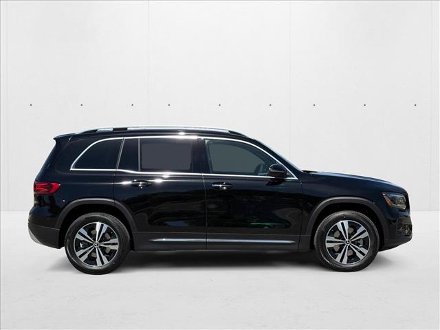 2025 Mercedes Benz GLB 250 4MATIC photo 2