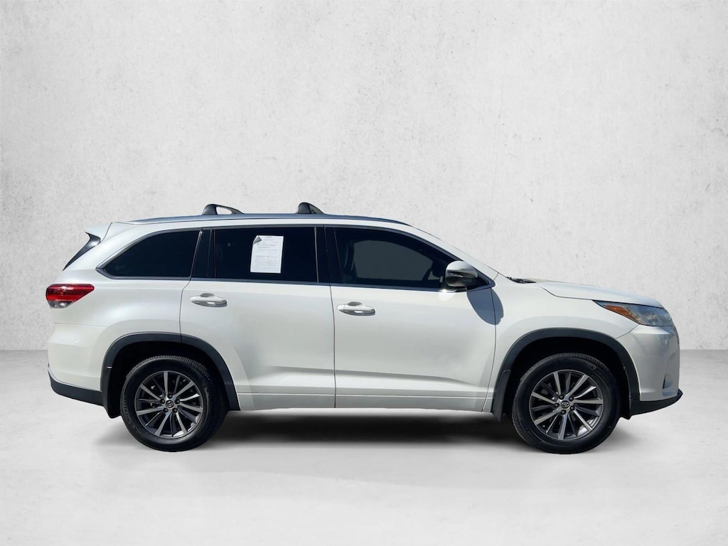 Used 2017 Toyota Highlander XLE V6 SUV