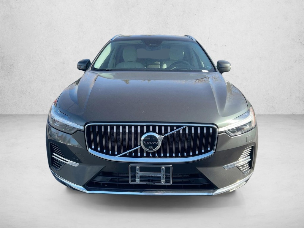 Used 2022 Volvo XC60 Recharge Plug-In Hybrid eAWD Inscription SUV