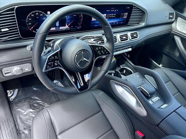 2025 Mercedes Benz GLS 450 4MATIC photo 3