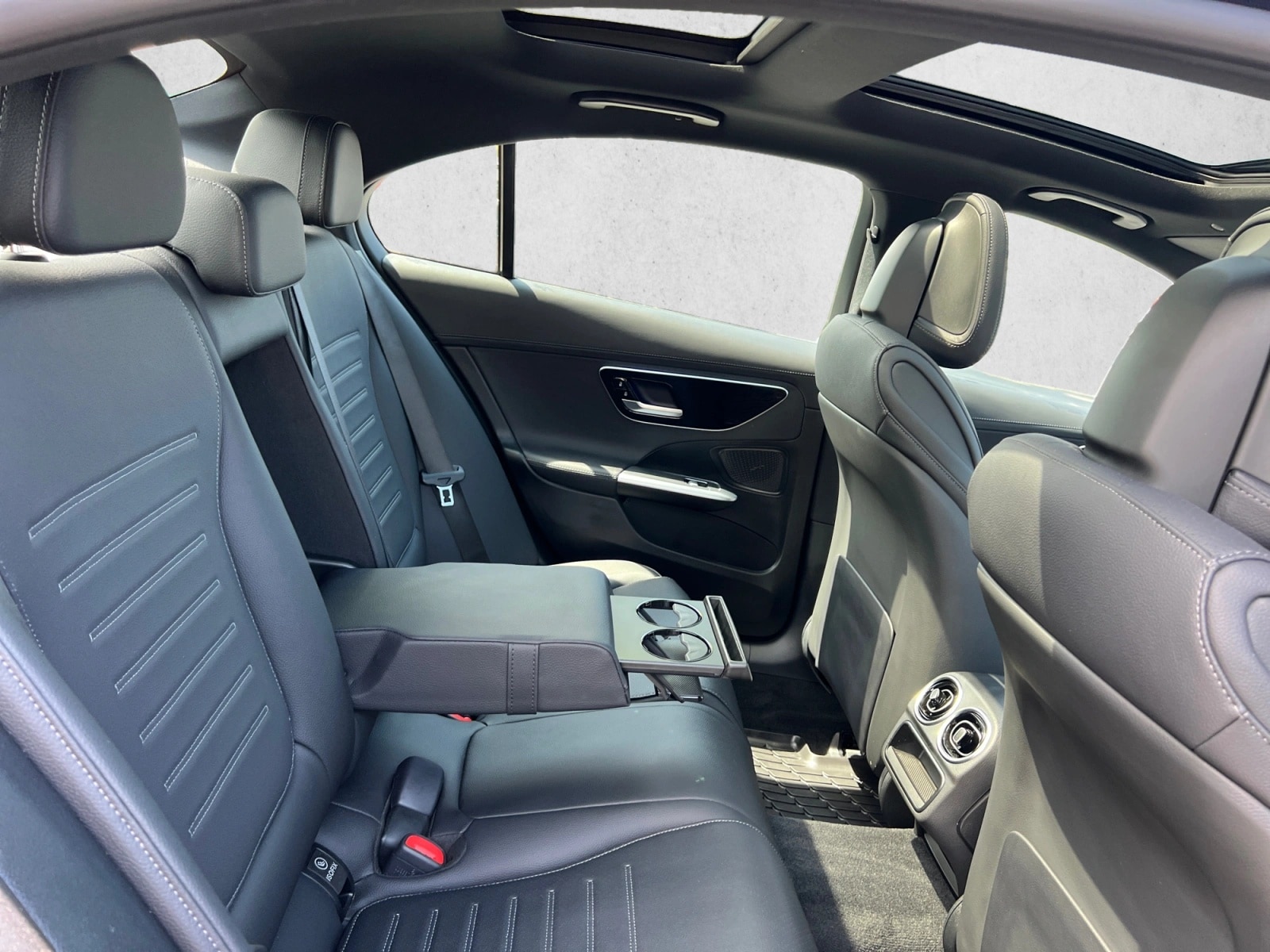 2026 Mercedes-Benz C-Class Sedan C 300 - Photo 25