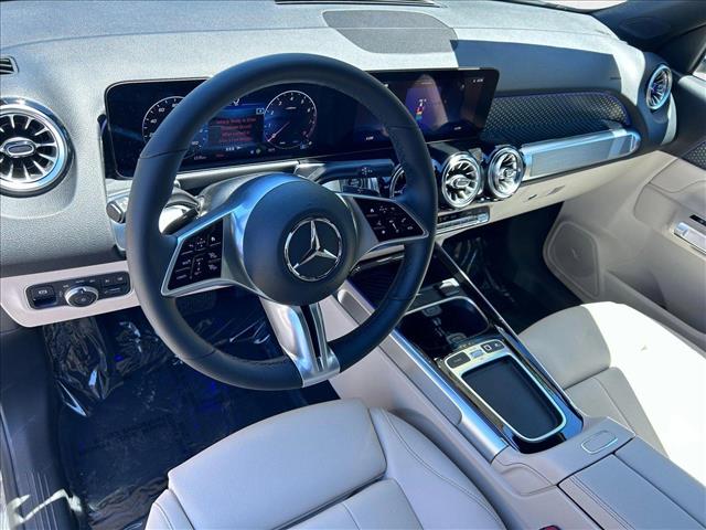 2025 Mercedes Benz GLB 250 4MATIC photo 3