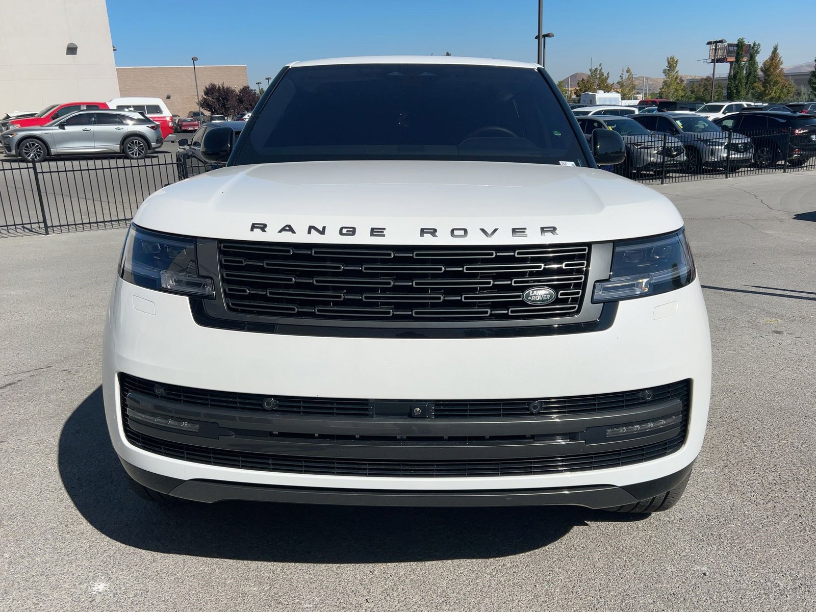 2023 Land Rover Range Rover SE photo 2