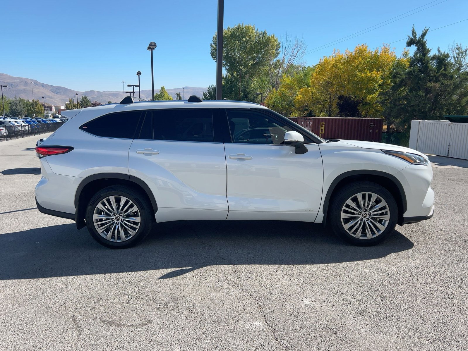 2023 Toyota Highlander Platinum photo 2