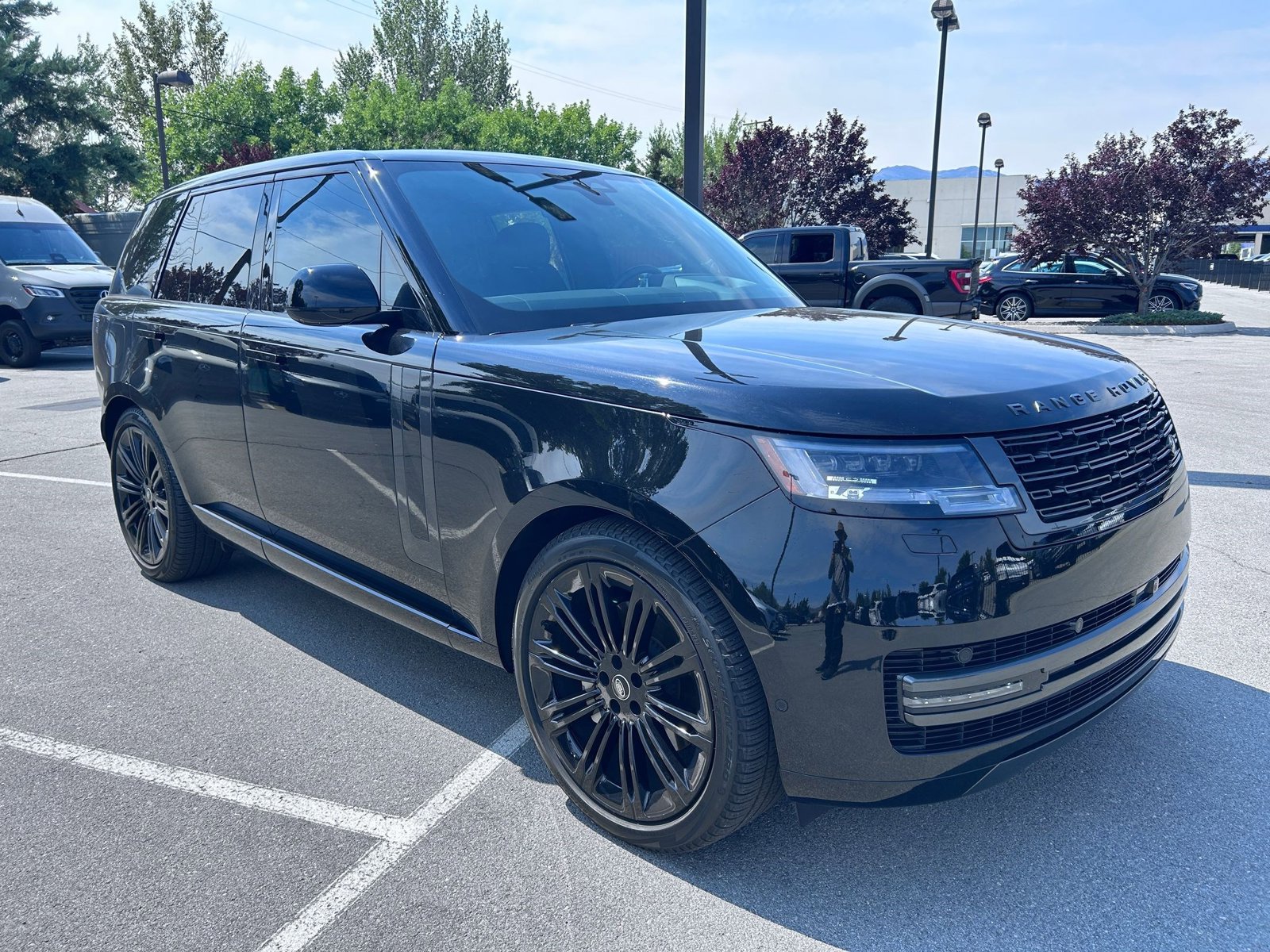2024 Land Rover Range Rover SE photo 3