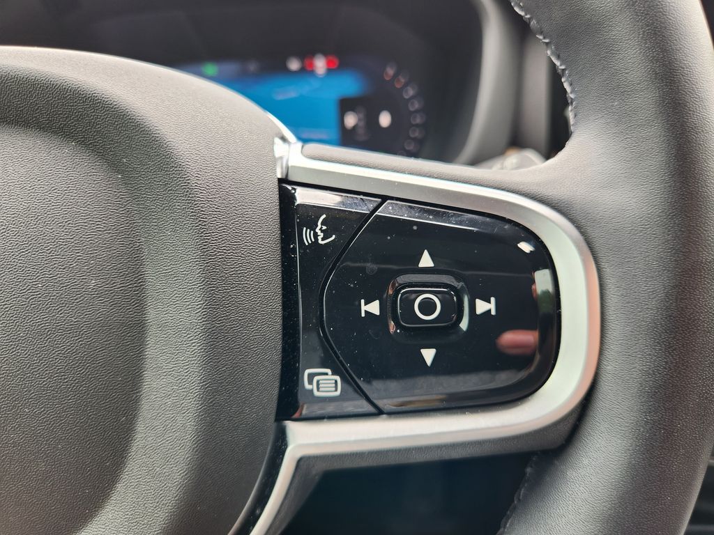 2026 Volvo XC60 Plus - Photo 32