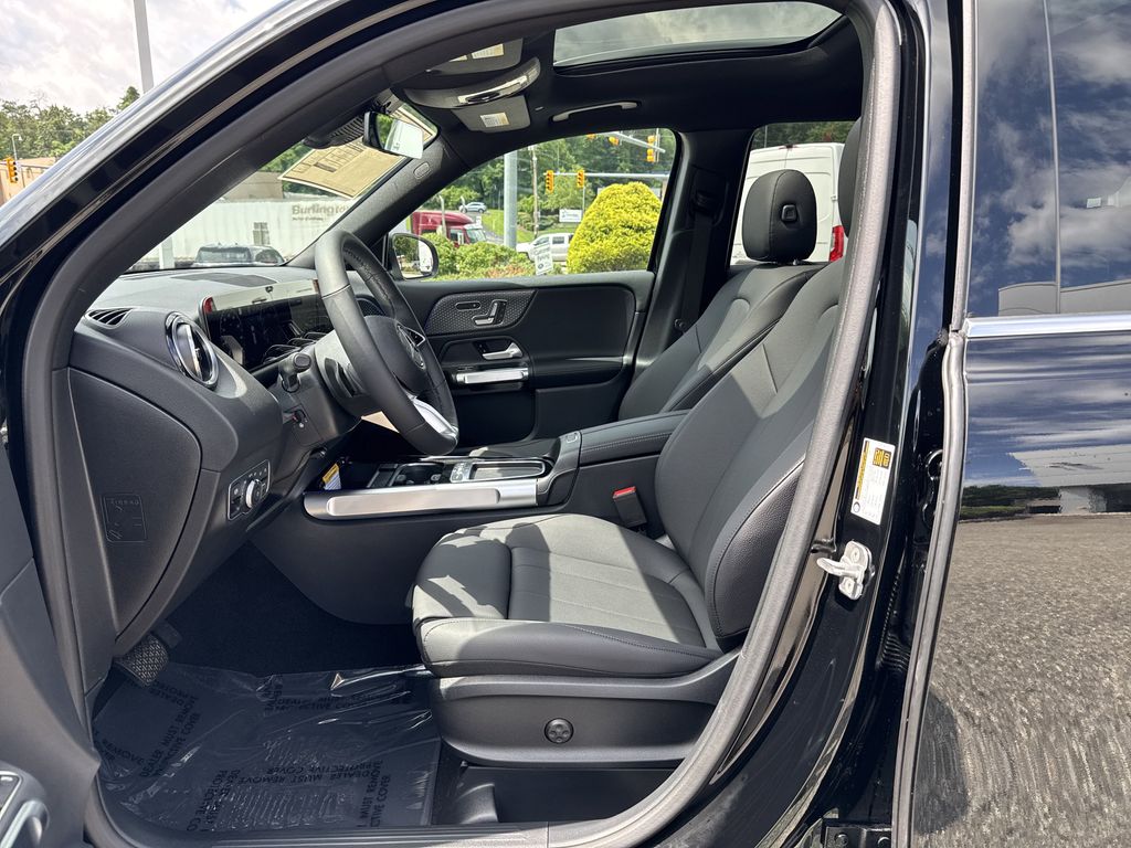 2025 Mercedes-Benz GLB Base - Photo 9