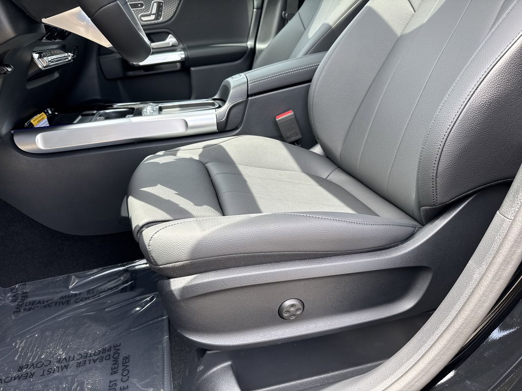 2025 Mercedes-Benz GLB Base - Photo 17