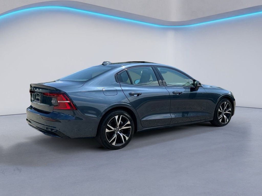 2024 Volvo S60 B5 Core photo 4