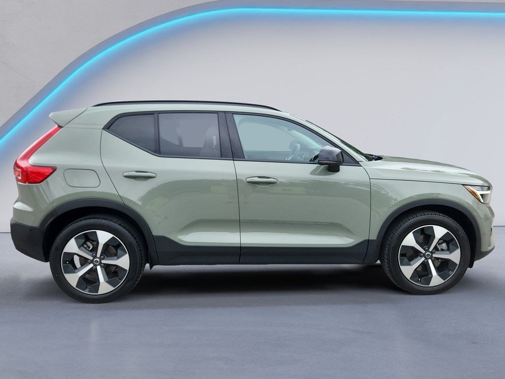 Used 2025 Volvo XC40 B5 Plus Dark Theme Sport Utility