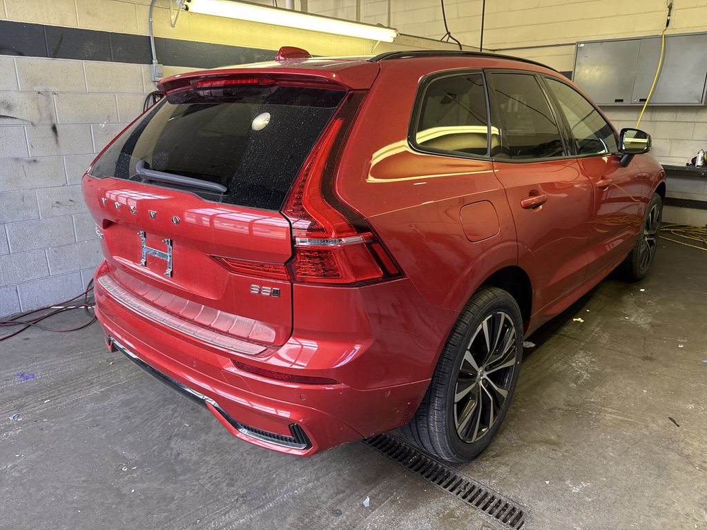 2023 Volvo XC60 B5 Plus photo 4