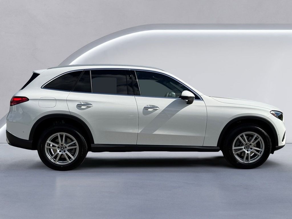 2025 Mercedes Benz GLC 300 4MATIC photo 2