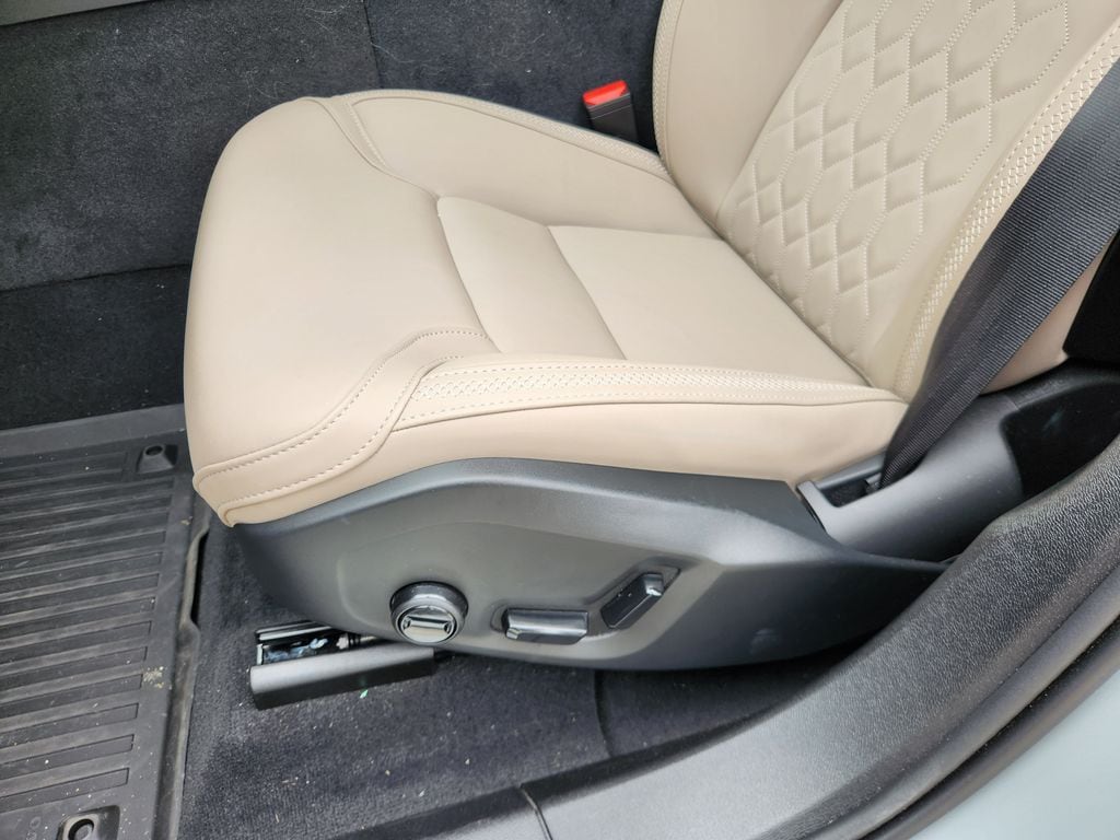 2026 Volvo XC60 Plus - Photo 16