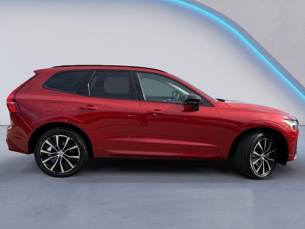 2023 Volvo XC60 B5 Plus photo 3