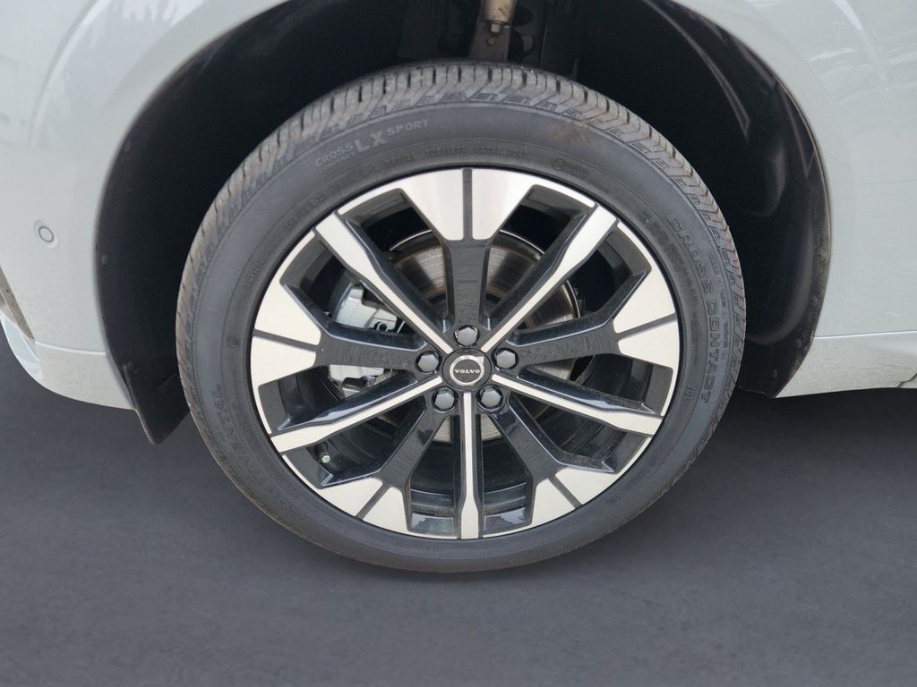 2026 Volvo XC60 Plus - Photo 8