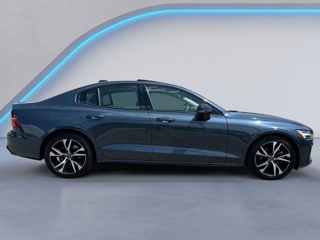 2024 Volvo S60 B5 Core photo 3
