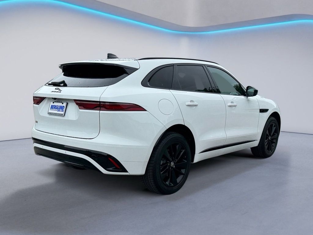 2024 Jaguar F-PACE P250 R-Dynamic S photo 3