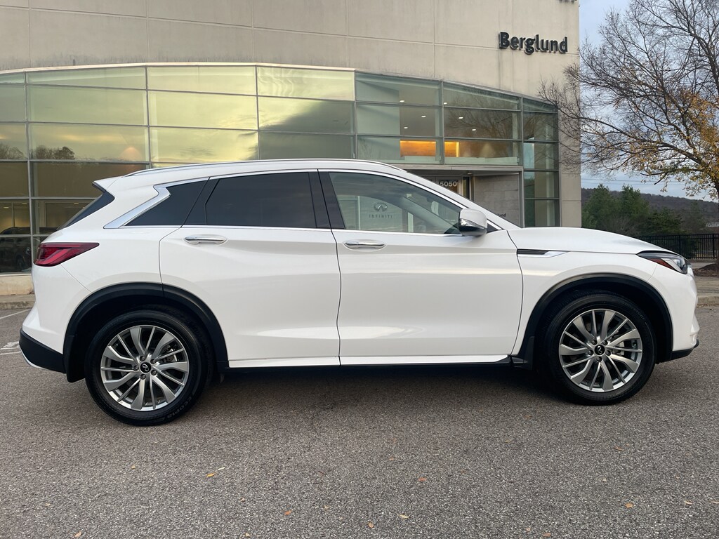 2023 Infiniti QX50 Luxe photo 2