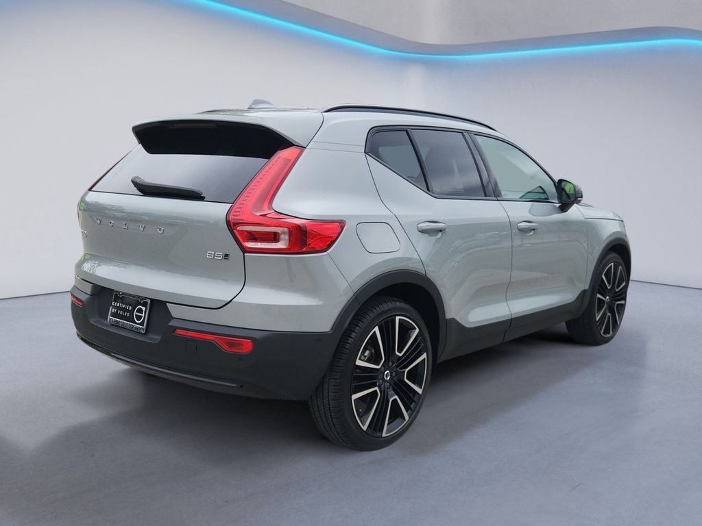 Used 2025 Volvo XC40 B5 Plus Dark Theme Sport Utility