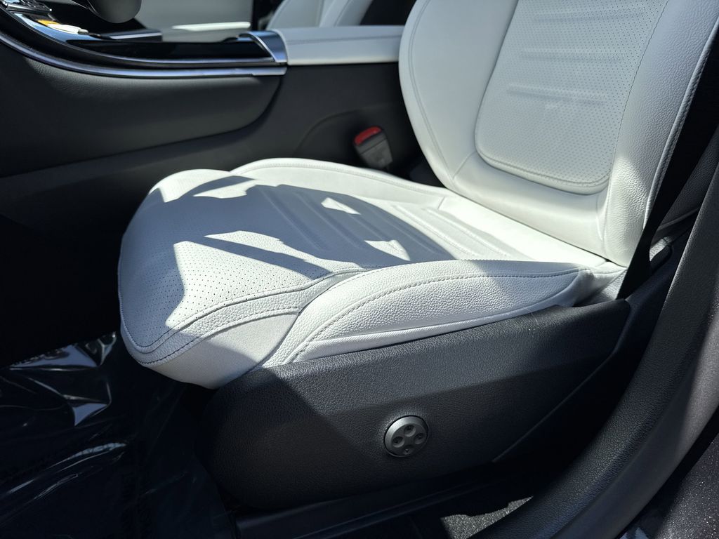 2025 Mercedes-Benz GLC Base - Photo 16