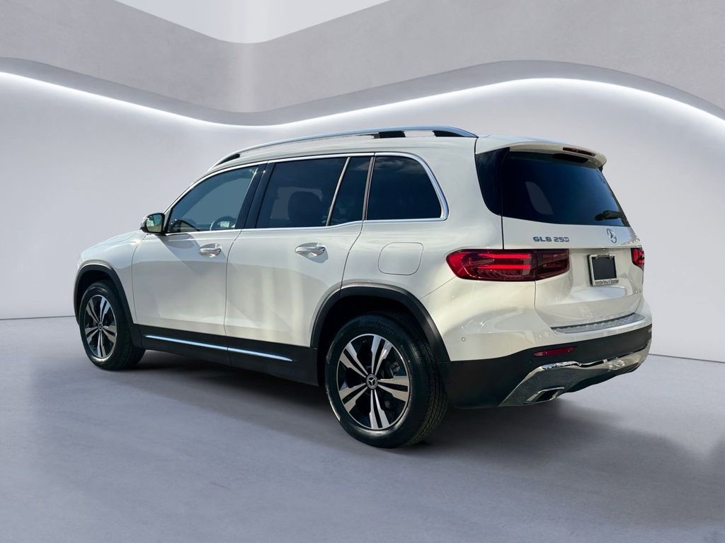 2025 Mercedes Benz GLB 250 photo 4