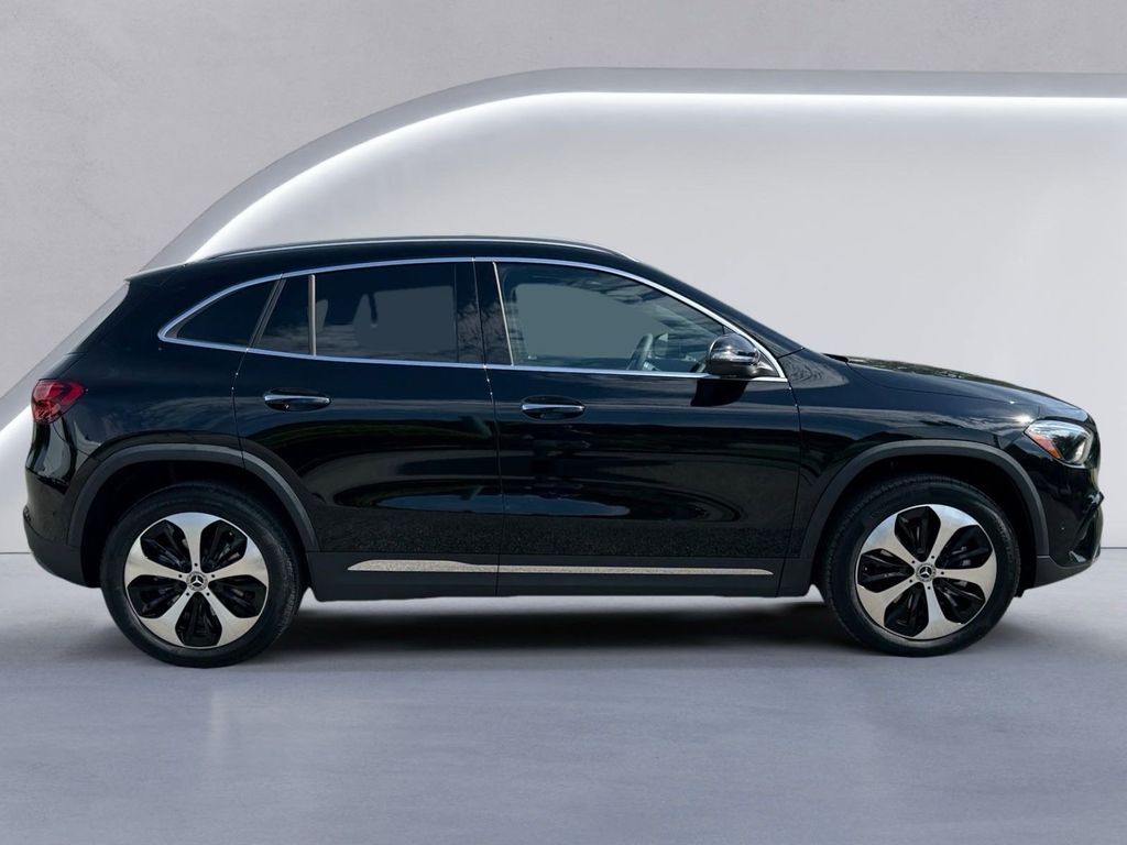 2026 Mercedes Benz GLA 250 4MATIC photo 3