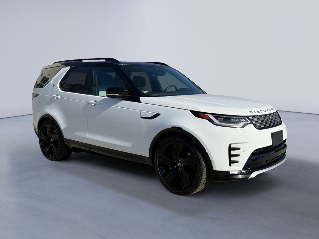 2024 Land Rover Discovery Metropolitan Edition's photo