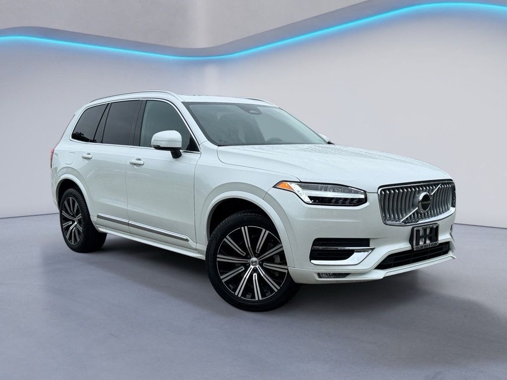 2025 Volvo XC90 Core photo 2