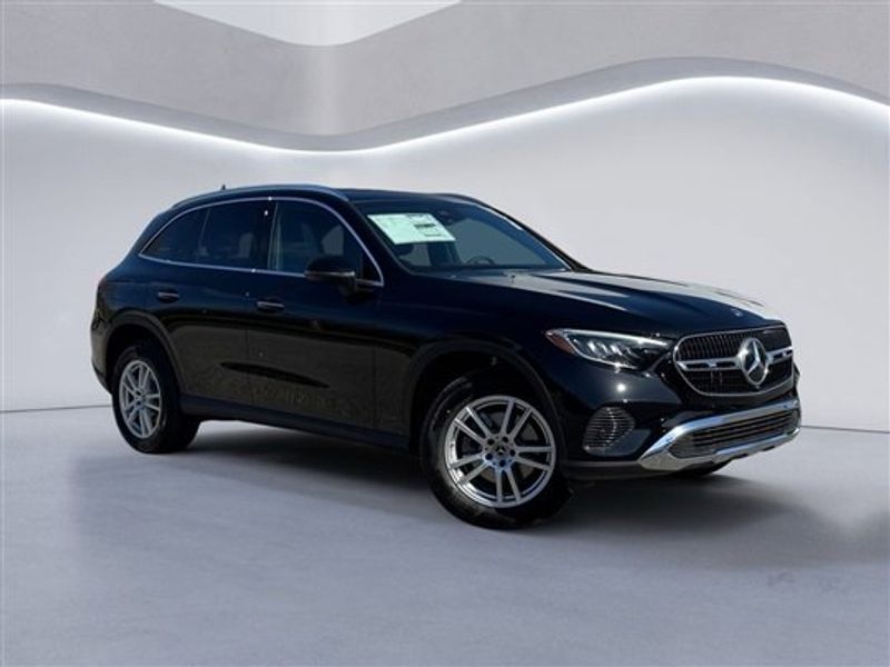 2025 Mercedes Benz GLC 300 4MATIC photo 2