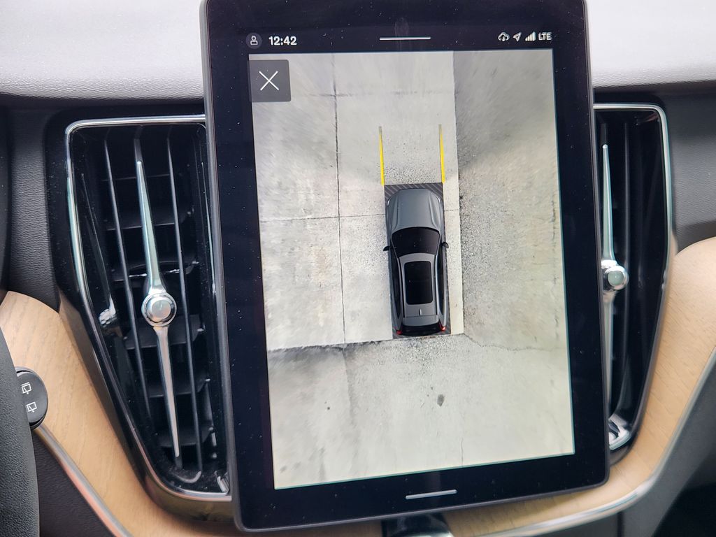 2026 Volvo XC60 Plus - Photo 26