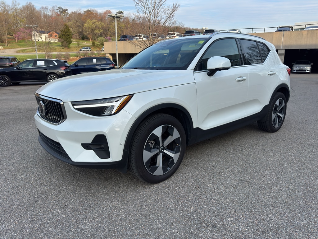 Used 2025 Volvo XC40 B5 Plus Bright Theme Sport Utility
