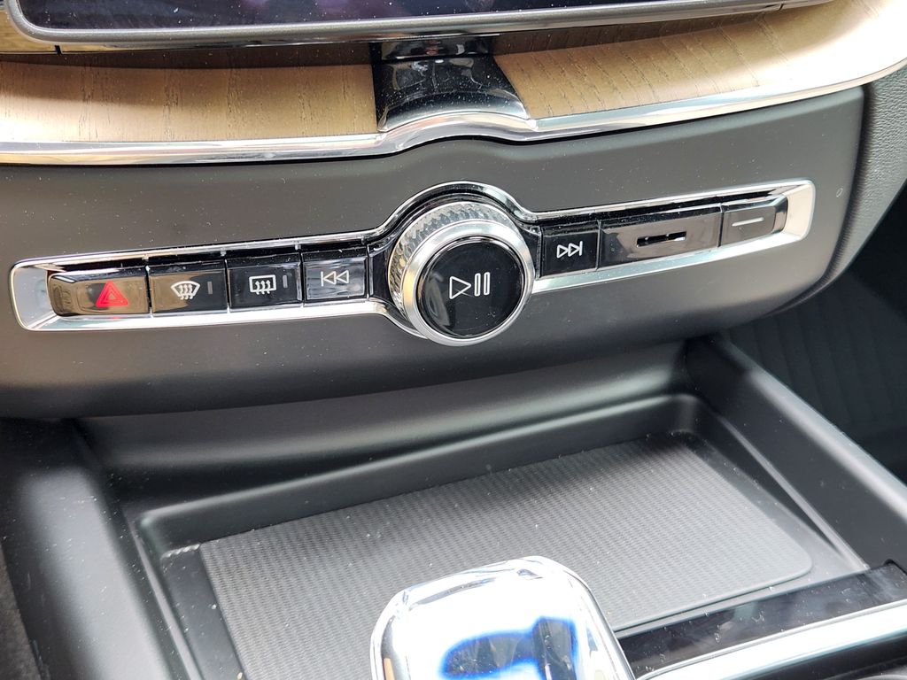 2026 Volvo XC60 Plus - Photo 27