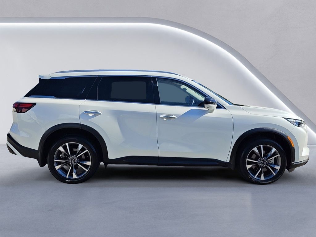 2023 Infiniti QX60 Luxe photo 3