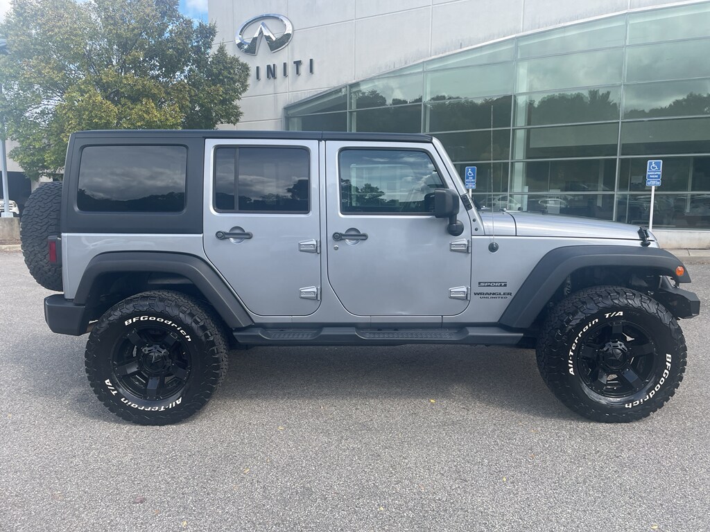 2016 Jeep Wrangler Sport photo 2