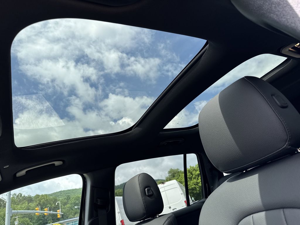 2025 Mercedes-Benz GLB Base - Photo 10