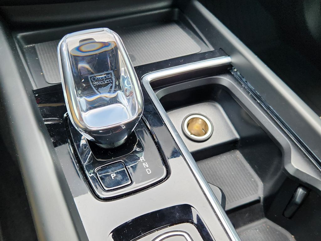 2026 Volvo XC60 Plus - Photo 28