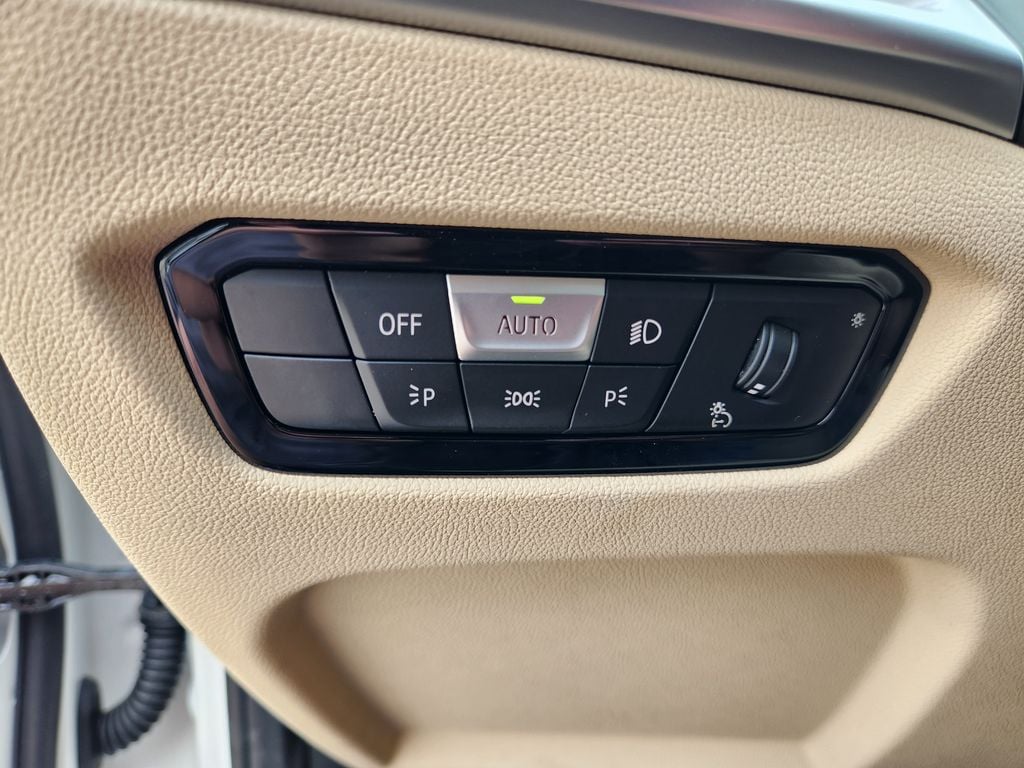 2026 BMW 3 Series 330i - Photo 18
