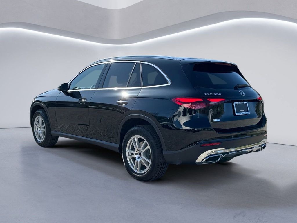 2025 Mercedes Benz GLC 300 4MATIC photo 4