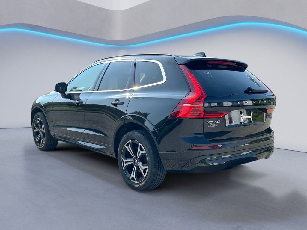 2022 Volvo XC60 B5 Momentum photo 4