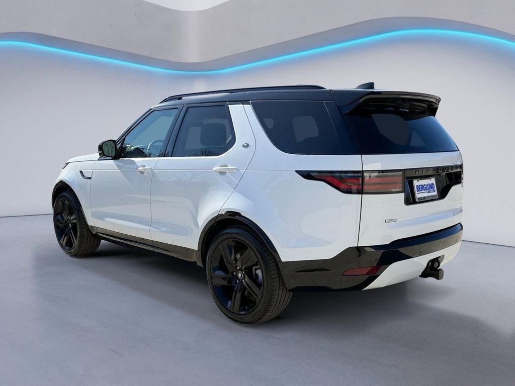 Used 2024 Land Rover Discovery P360 Dynamic SE Sport Utility